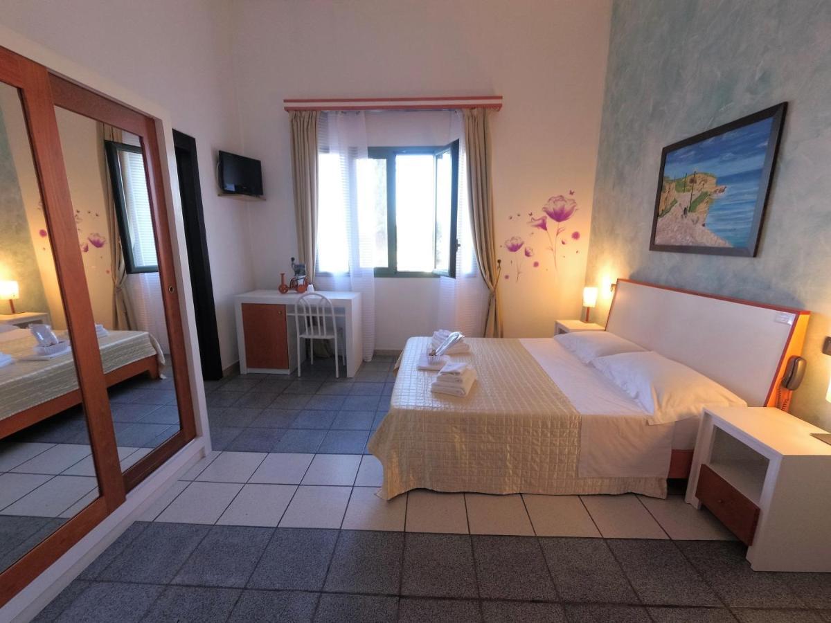 Hotel Alba Chiara Sant'Andrea Salento Exteriör bild
