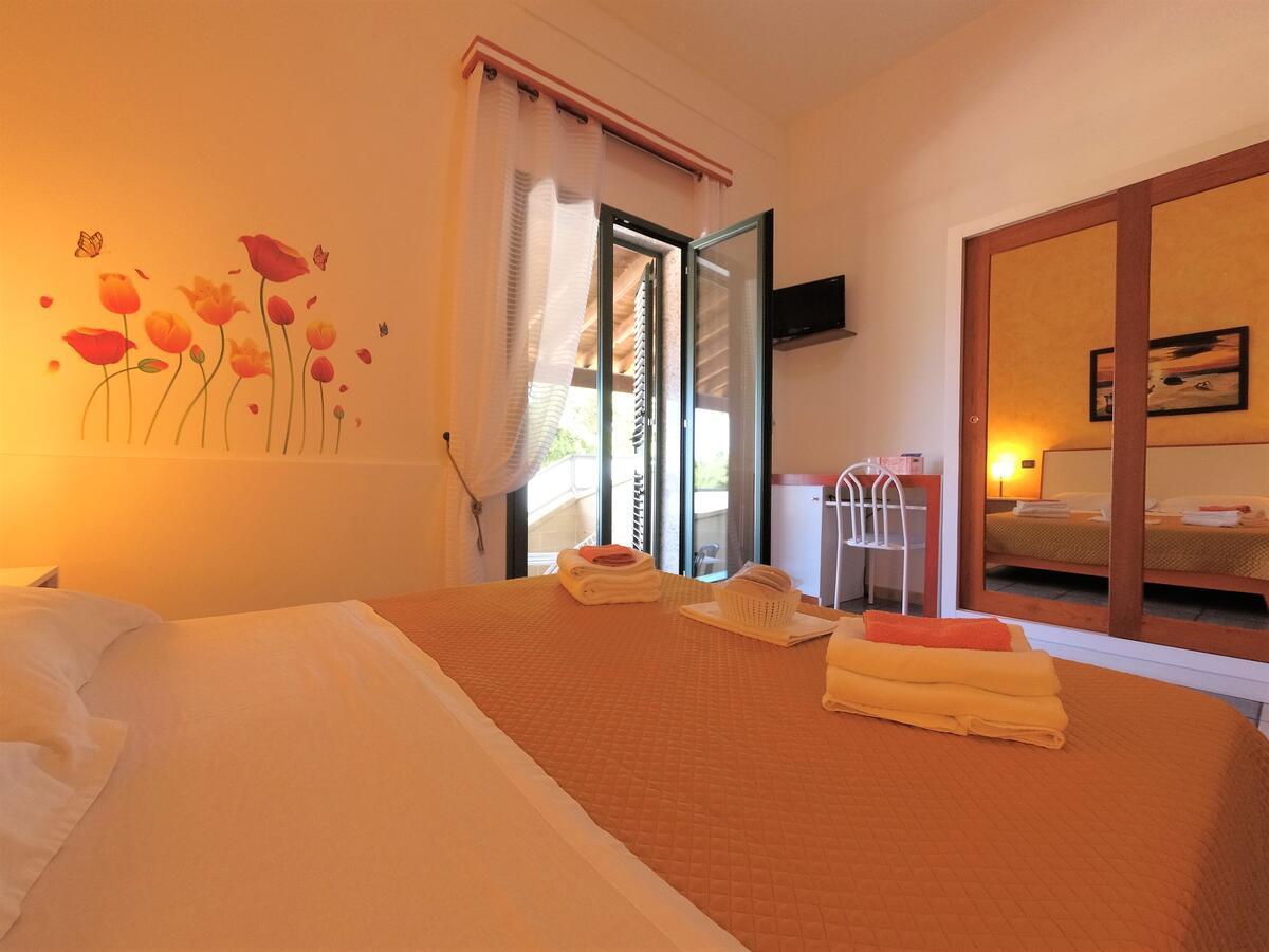 Hotel Alba Chiara Sant'Andrea Salento Exteriör bild